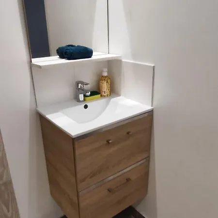 V17 Evalley, Proche Grands Axes Ideal Pro Apartment *