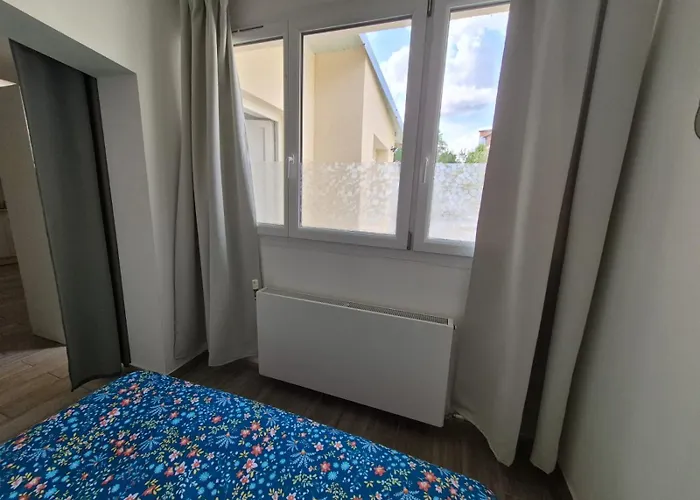 Apartment V17 Evalley, Proche Grands Axes Ideal Pro *